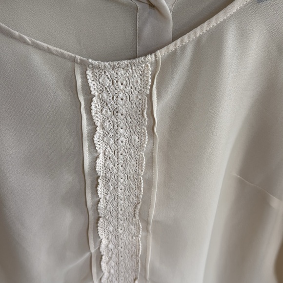 Vintage lace blouse with button up back - Picture 3 of 6